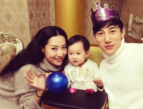 最后呢！我们还是祝愿这位美女女星能有更多好的作品，同时家庭幸福美满！