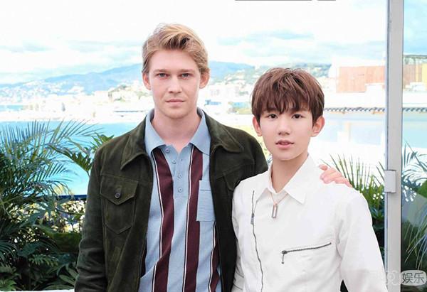 以及这张小蜘蛛侠荷兰弟(Tom Holland)&新F4。