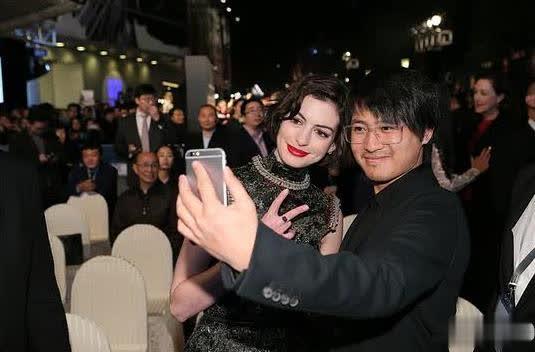 还有王源弟弟和霉霉……的男朋友Joe Alwyn。