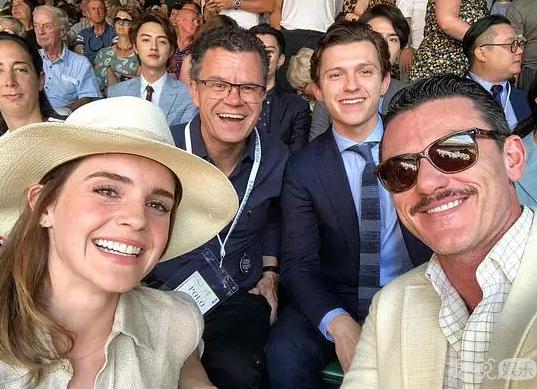 至于在荷兰弟、艾玛的前面还有陈奕迅、李玟。据说现在现场还有本尼、抖森、小雀斑。