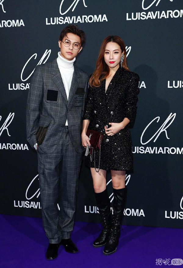 虽然都是青春,都总感觉是两个年代的人,一位很香港一位很台湾。到底是怎么在一起的?