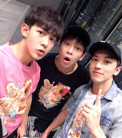 许魏洲还包场支持彭昱畅的电影。