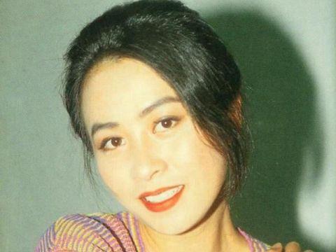 生活中的刘嘉玲，在1988年与梁朝伟认识之后，2008年，刘嘉玲与梁朝伟在不丹完婚。