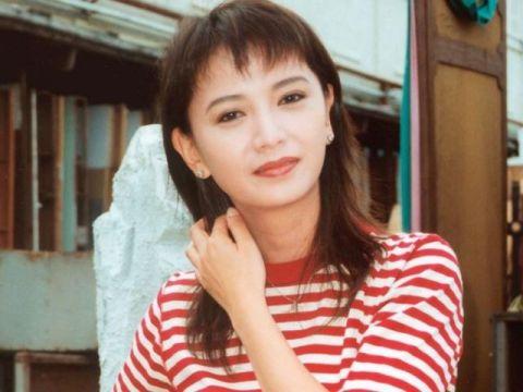 而关于曾华倩的感情生活，最著名的就是之前与影帝梁朝伟之间的，6年不停分分合合的恋情了。