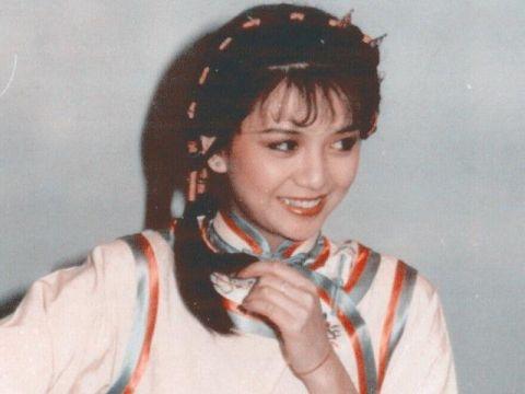 1996年，曾华倩与林肇基步入婚姻，随后生下儿子林浩贤。2002年 ，两人离婚，曾华倩独自抚养儿子。