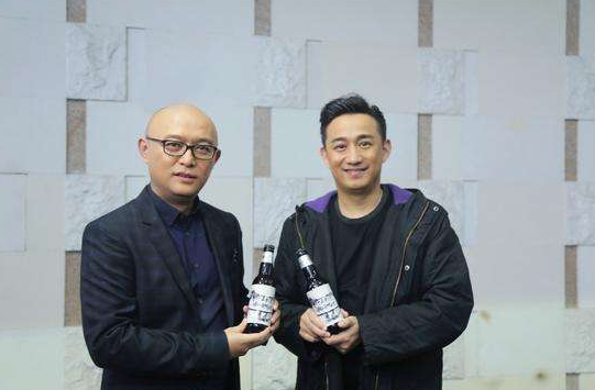 12月3日，黄磊和孟非共同经营的火锅店“黄粱一孟”宣布正式闭店。