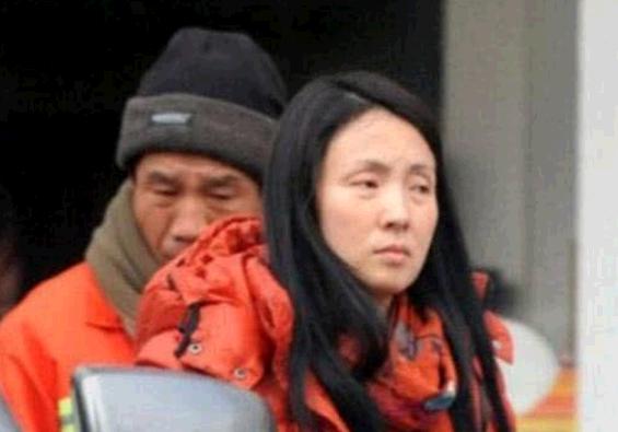 陶虹卸妆后打67分，眼睛也小了，眉毛也没有了，肤色看起来还是很好的！