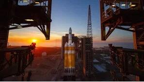 8日，德尔塔IV型重型火箭在发射台(图片：洛杉矶“ktla”电视台网站)