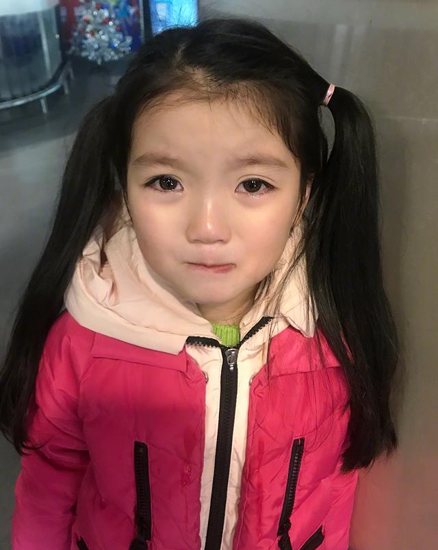 阿拉蕾遇成长烦恼两眼泪汪汪表情太惹人心疼