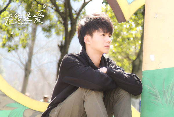 蔡乙嘉在剧中饰演天才画家甯非