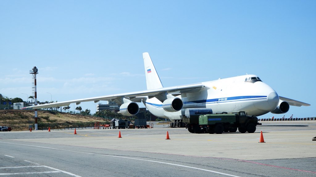 -160戰略轟炸機和一架安-124運輸機,一架伊爾-62飛機一通抵達委內瑞拉