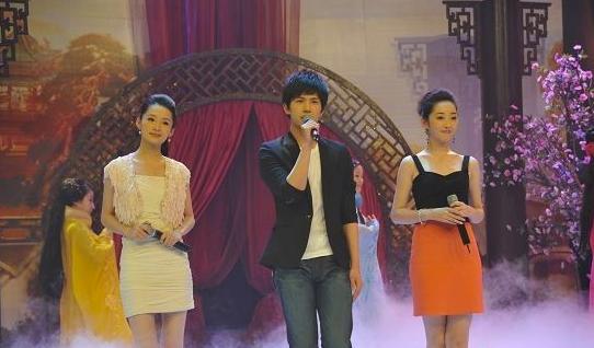 当年杨洋19岁，低音炮的嗓音还未完全成形，甜甜的小奶音很是可爱。