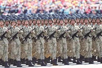 2015年纪念抗战胜利70周年大阅兵上出现的多地形迷彩作训服