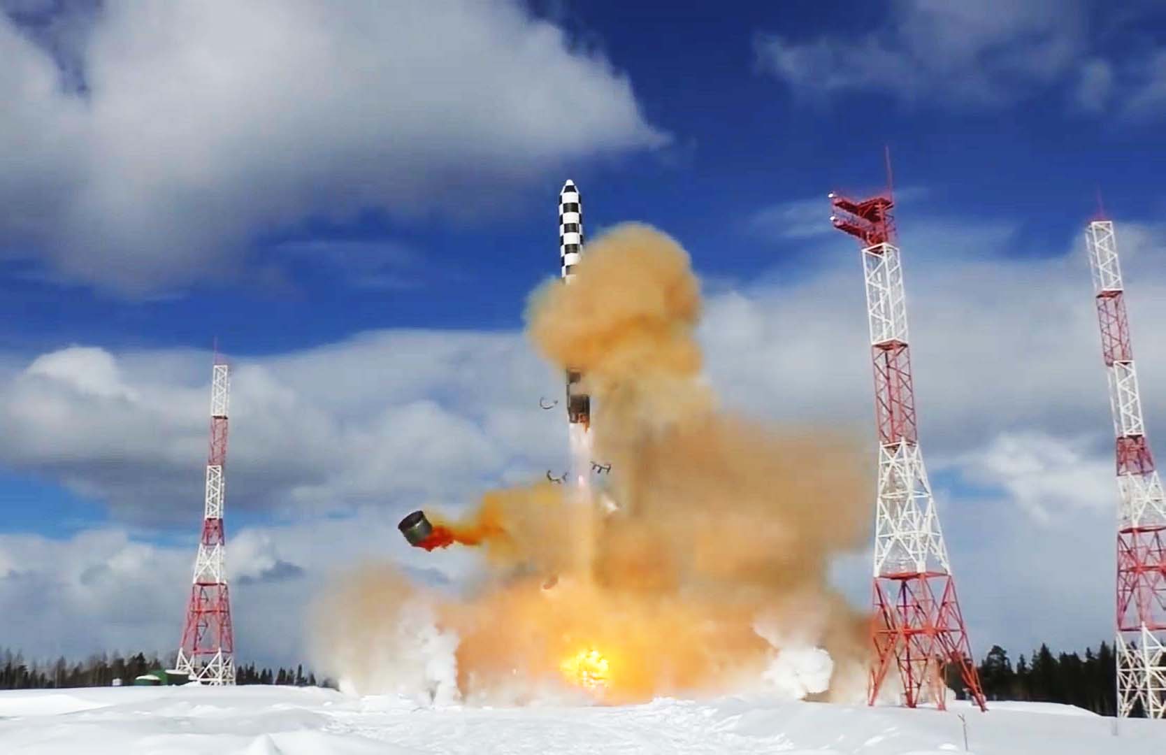 俄罗斯最新型洲际导弹“萨尔马特”发射画面
