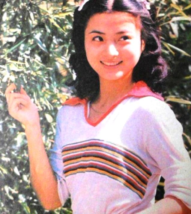 图为李玲玉年轻时的写真美图。