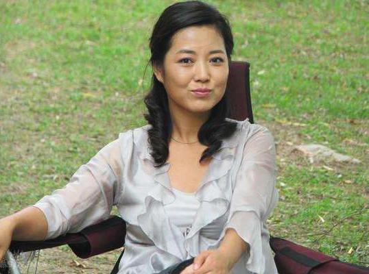 她与小品演员孙涛配合也很默契,在剧中她把张菊香这个角色演技的非常