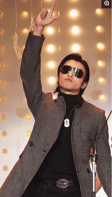 当年的谢霆锋被称为“女神收割机”一点也不为过。非常的帅气。少数男粉丝多过女粉丝的明星。