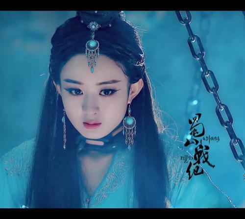 当然,现代装也是非常好看的,比如这几张。