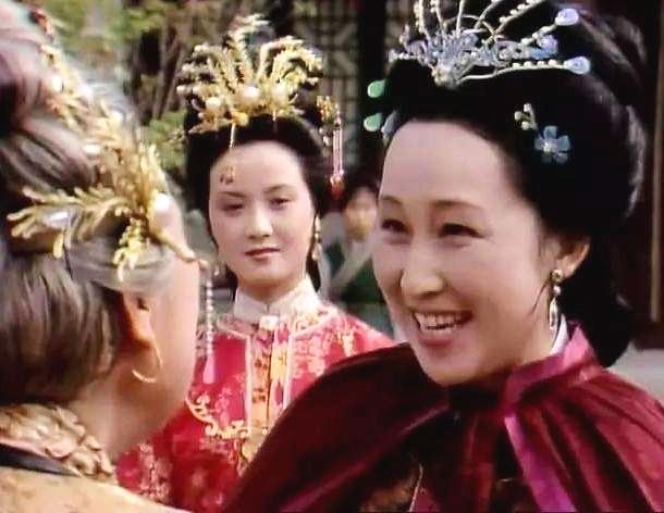 她就是87版《红楼梦》薛姨妈的扮演者,李凤英。