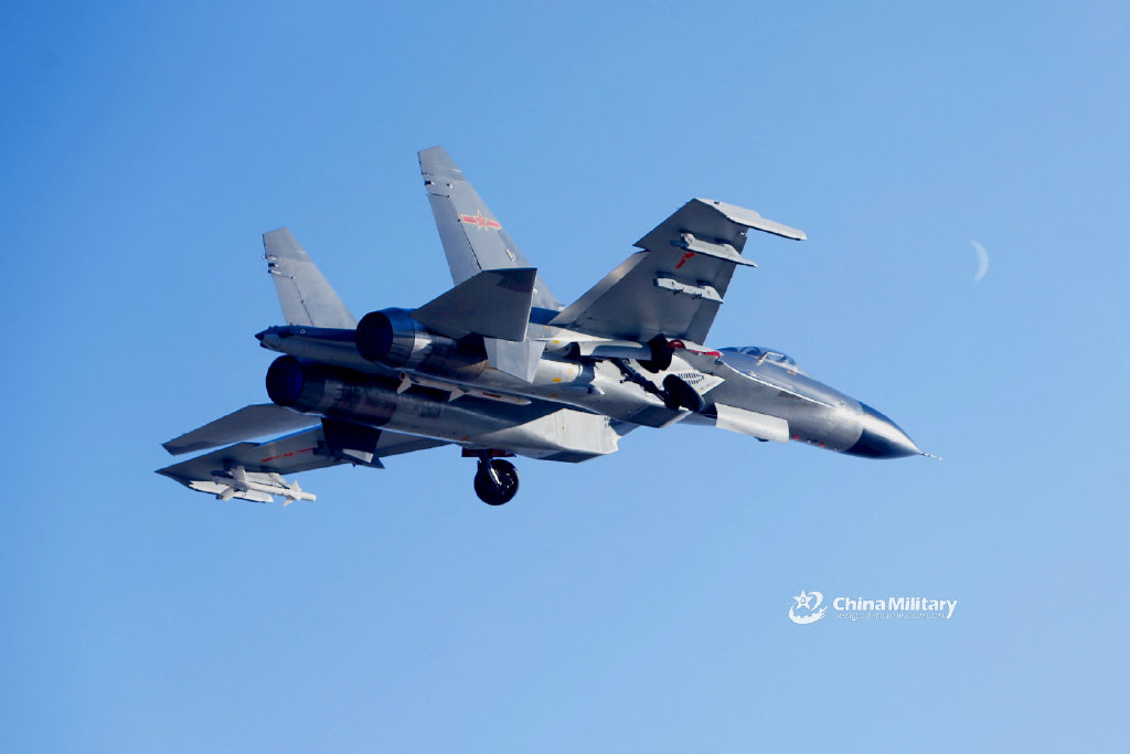 9 我军歼11专挑严寒天气训练 零下20多度出战