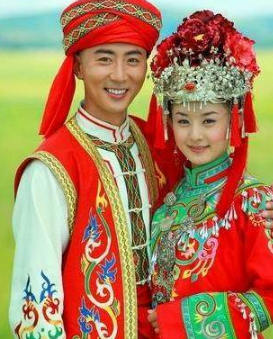 赵丽颖和高梓淇，箫剑和晴儿的婚礼，那个时候赵丽颖还不怎么出名，这个照片也是鲜为人知的！