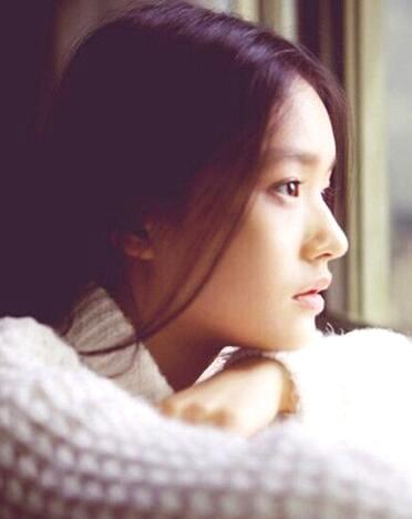 3.下巴短，更接近孩童的比例，幼态感十足。