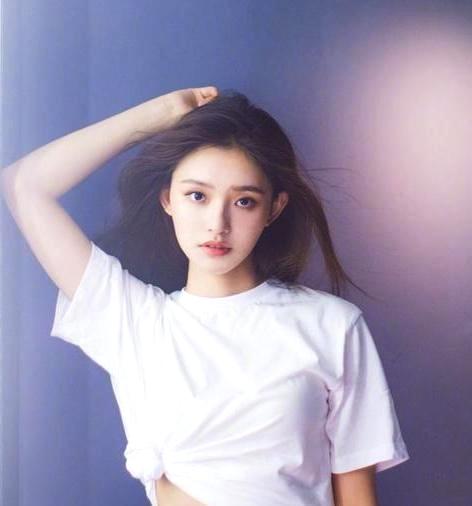 我们来捋一遍林允颜值变化的几个阶段：