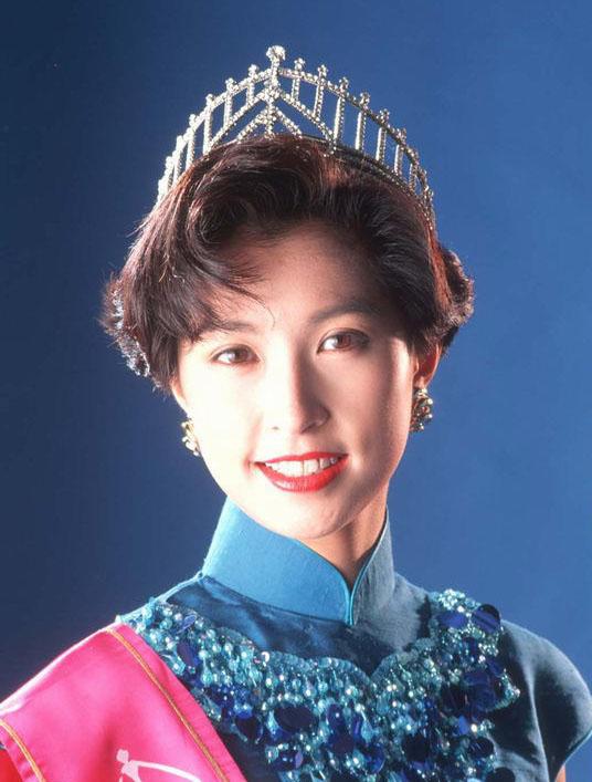 19,蔡少芬,91年还有被誉为“最受欢迎港姐”的蔡少芬。皇后不仅是表情包,年轻时颜值也是没话说!