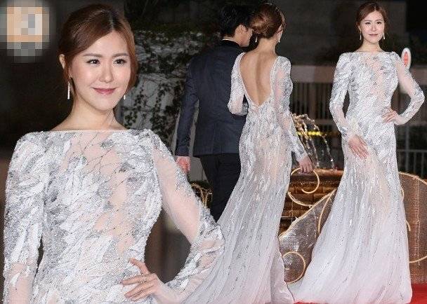 刘佩玥一身薄纱高贵大方，还露出了美背。