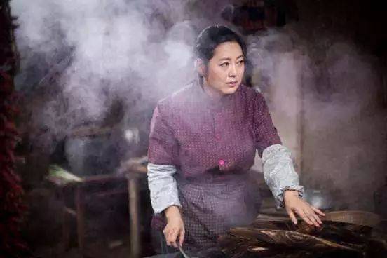 细致到服装设计，也要完全符合当年的味道，《岁岁年年柿柿红》让大家看到原汁原味的当年农村。