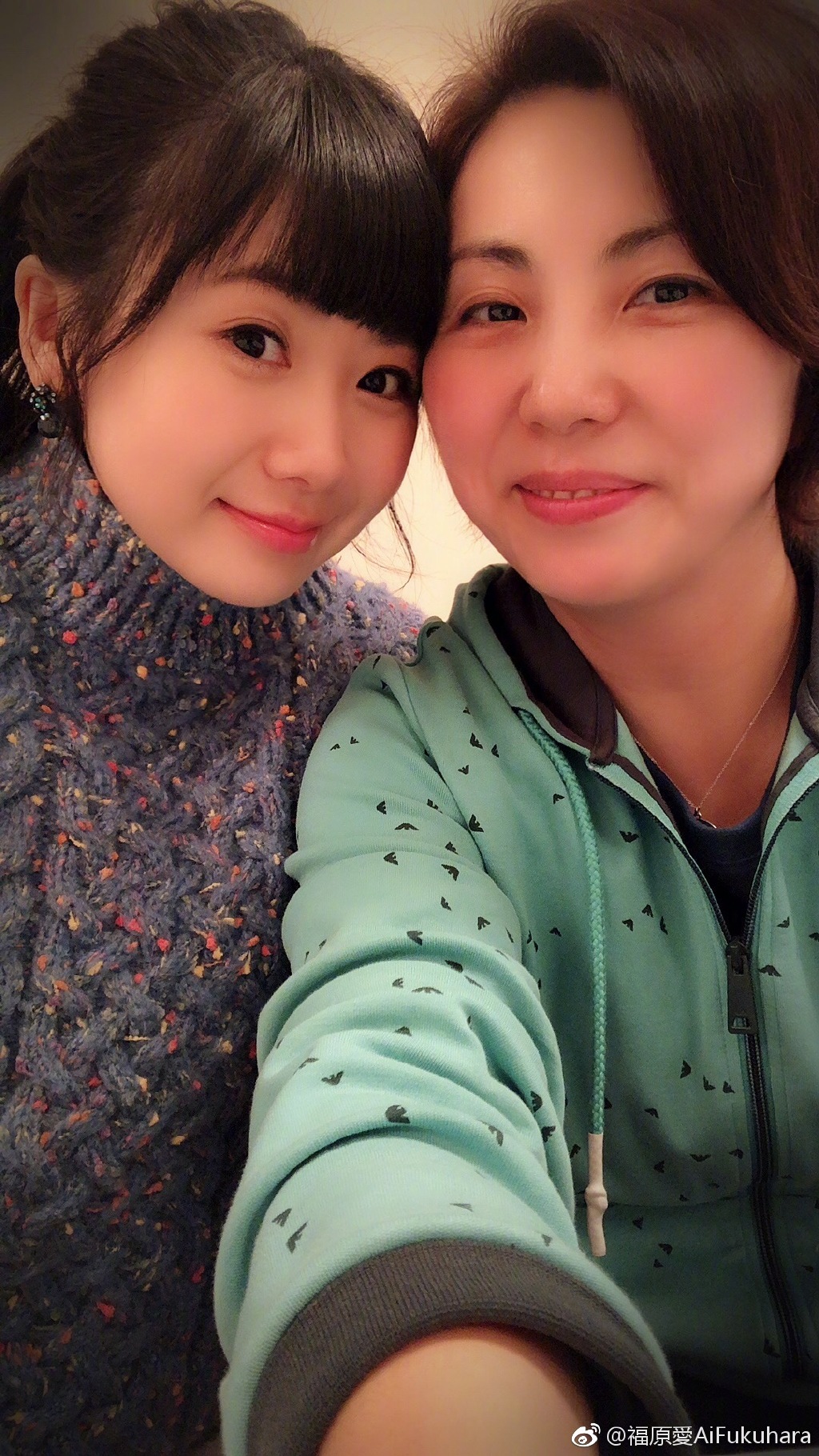 9 孕妈福原爱晒九宫格美照 甜美可爱百看不腻