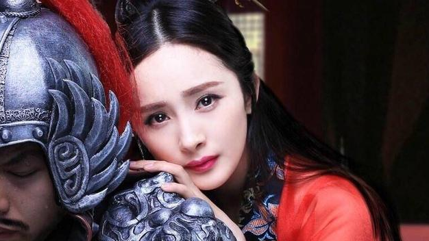 刘诗诗得红衣造型也相当惊艳