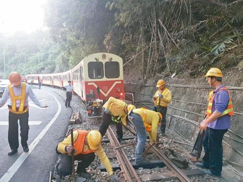 台湾阿里山铁路39天4次出轨台铁局被指未尽责