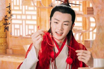 在《少年包拯》中，夏志远将颠覆月下仙人的活泼，演出包拯的沉着冷静、断案如神。