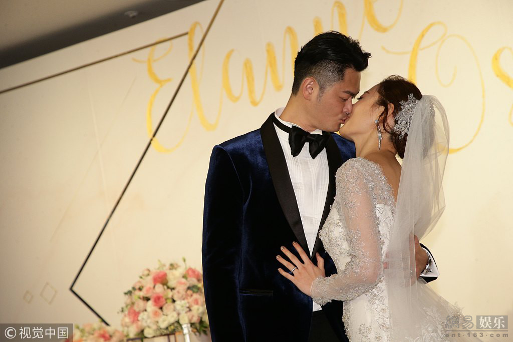 曹云金旧爱江若琳风光大嫁与富豪老公拥吻