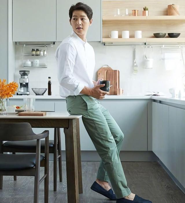 宋仲基近照曝光穿西装从小鲜肉变大叔看着都不止33岁