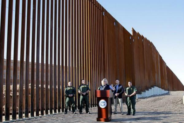 特朗普曾表示将“为保障边境安全而自豪地关闭联邦政府”。(图：美联)