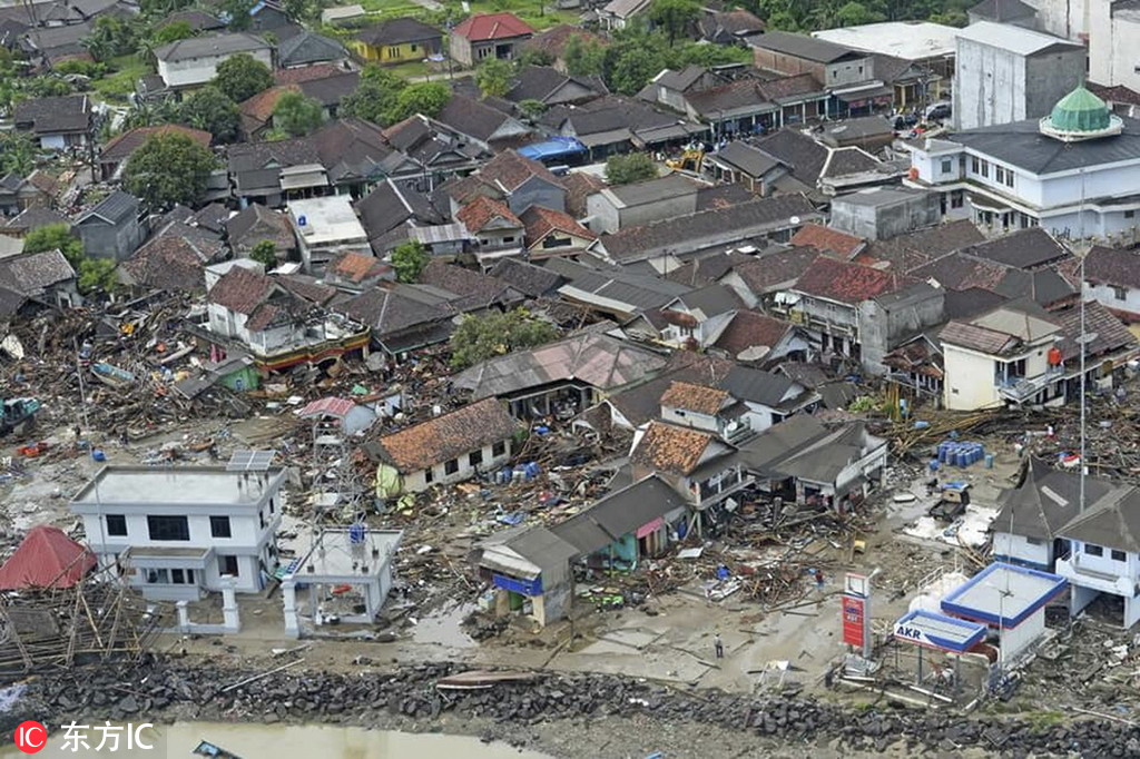 航拍印尼海啸灾区 大片房屋成废墟惨不忍睹