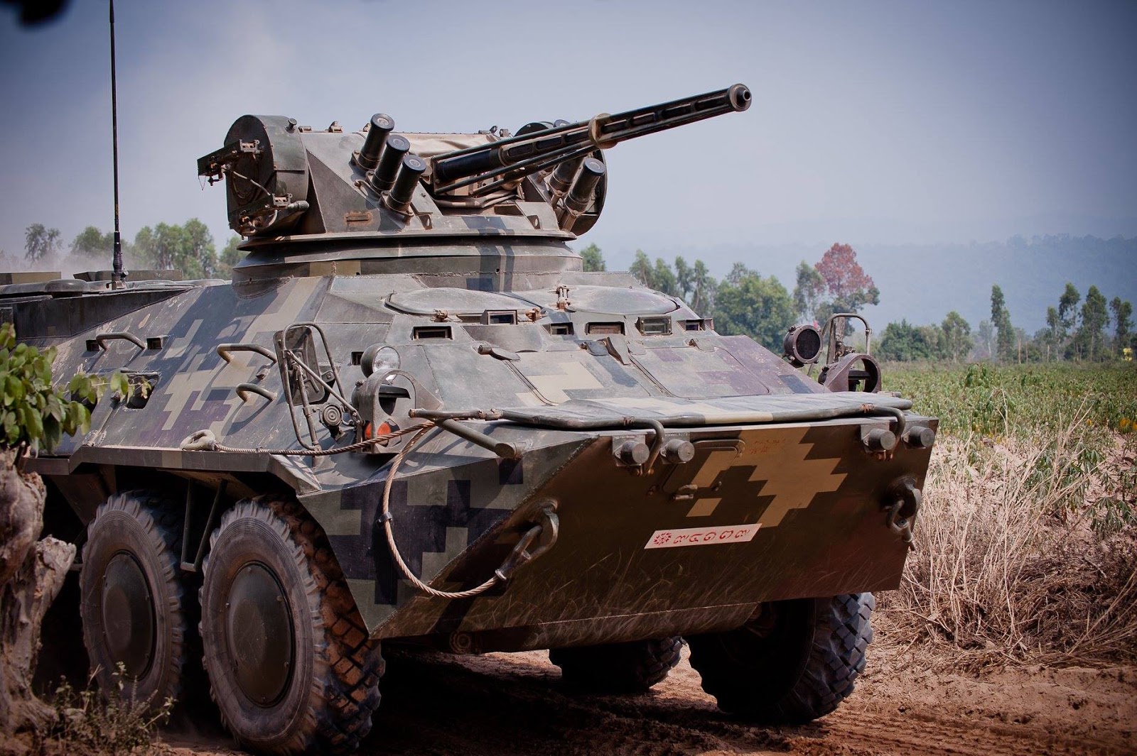 泰国采购的是乌克兰制造的btr-3e1装甲车,该车装备了一门ztm-1 30mm