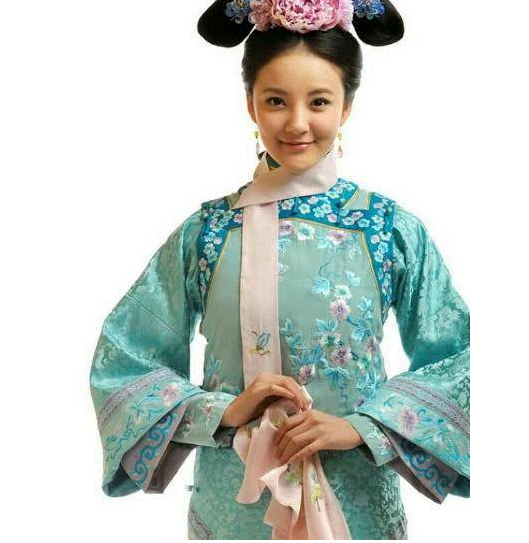 2009年的时候她在电影《花木兰》中扮演女二号柔然公主一举成名,后来