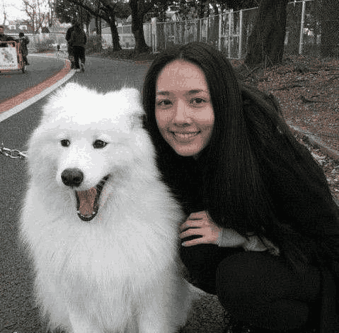 郭碧婷与爱犬