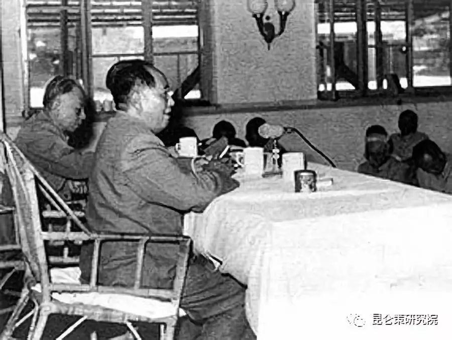 【毛泽东在1958年北戴河会议上的讲话，在这次会议上，他决定炮轰金门】