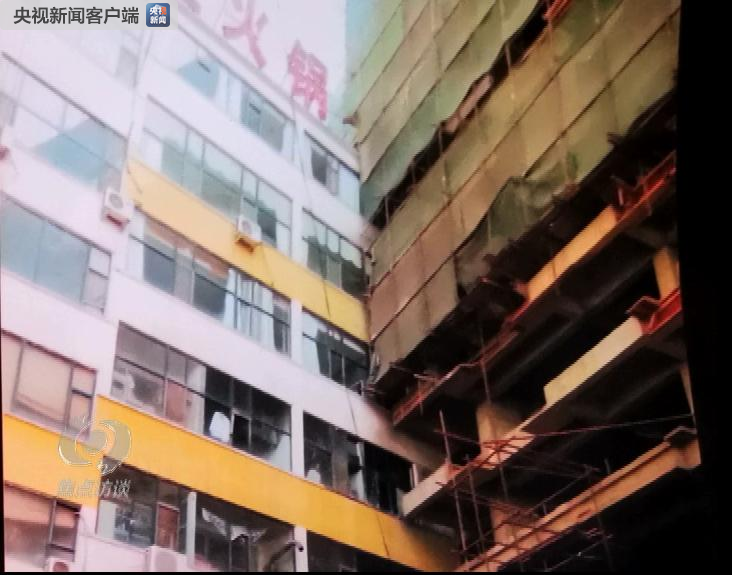 伸手能够到隔壁楼的厨房 这楼谁盖的？