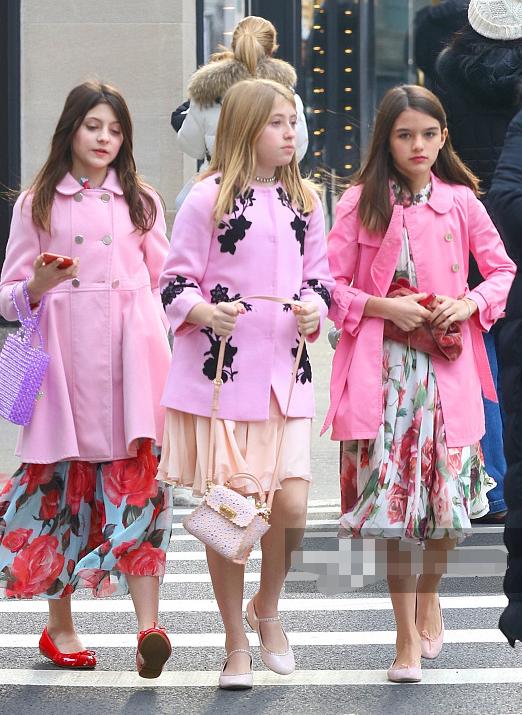 她跑起来的样子更让人觉得“难道这位小公主真的长残了？”