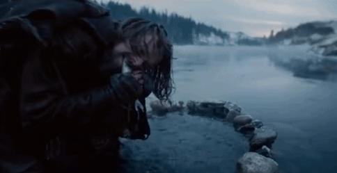 又冷又饿,全裸躲进死马的肚子里,想象零下20度被生肉包围的感觉......