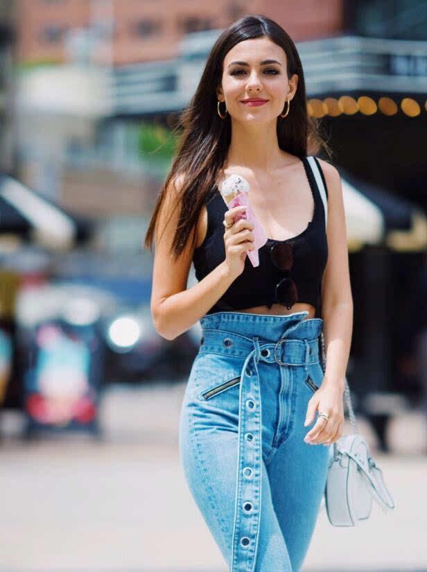 打开APP，查看更多精彩图片