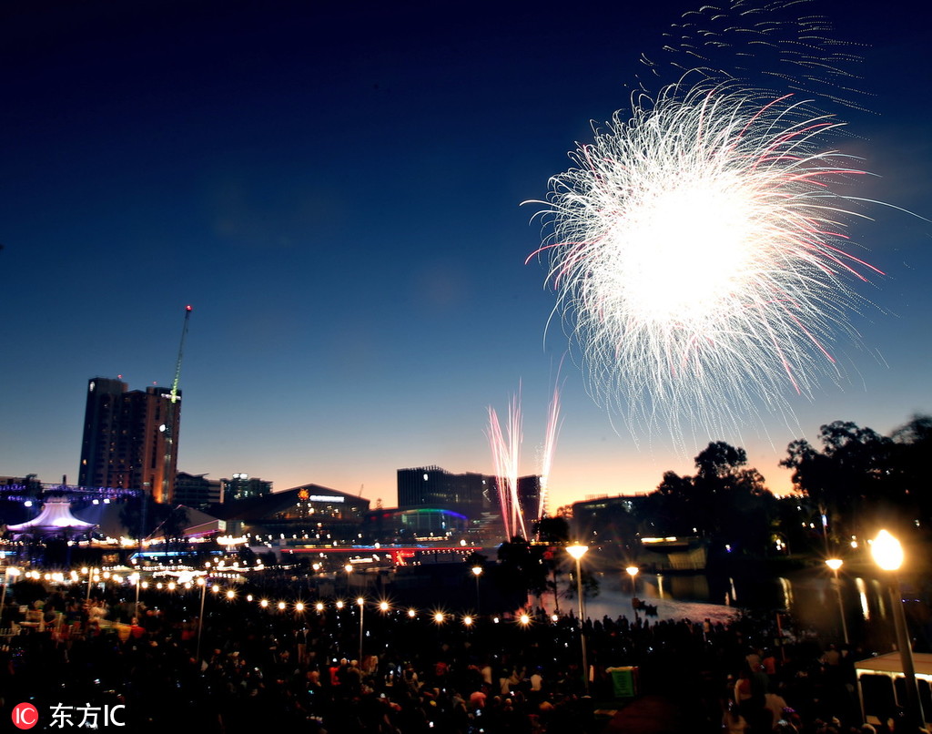 9 澳大利亚悉尼举行跨年烟花秀迎新年 璀璨夺目照亮夜空