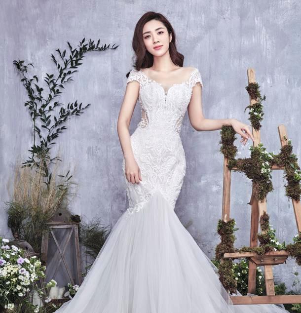 48岁许晴穿上民国校服一个侧脸比17岁女学生还嫩