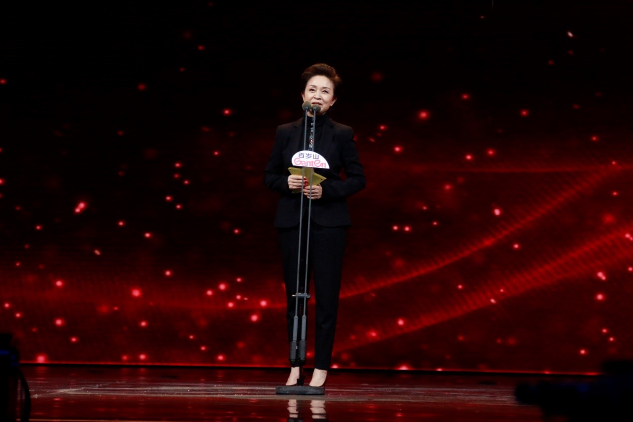 刘莉莉获年度榜样女演员敬业精神展现演员品格