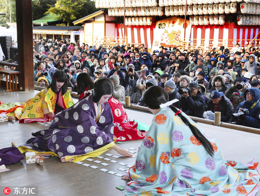 9 日本京都举办新年和歌纸牌大赛 选手着古装参赛